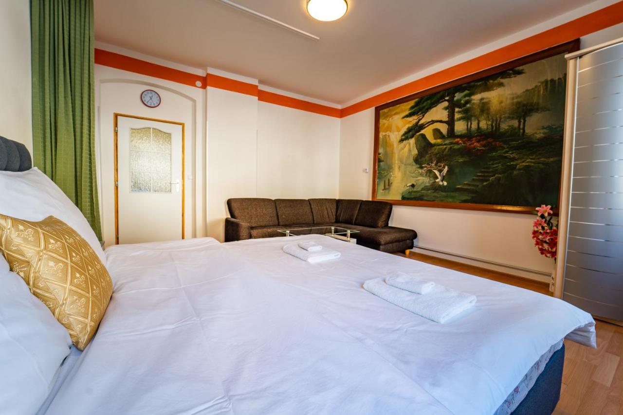 Tuan Long Apartments Яхимов Экстерьер фото